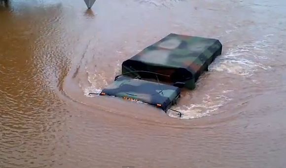 Video: Kako se vozi kamion pod vodom?