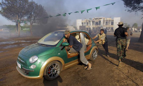 Pobunjenici zaplenili Gadafijev Fiat 500 EV Castagna