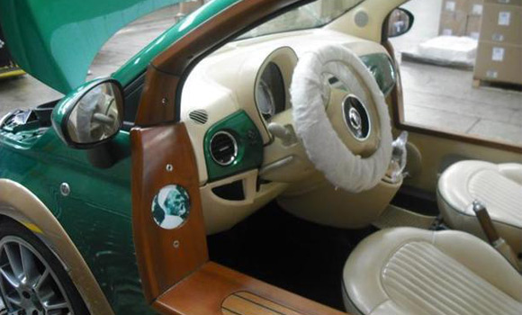 Pobunjenici zaplenili Gadafijev Fiat 500 EV Castagna