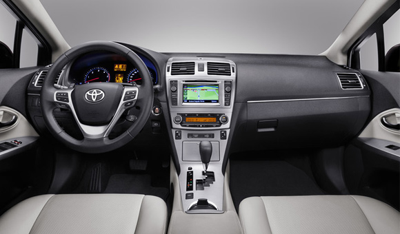Toyota Avensis: Modifikovan dizajn i unapređen motor 2.0 D-4D