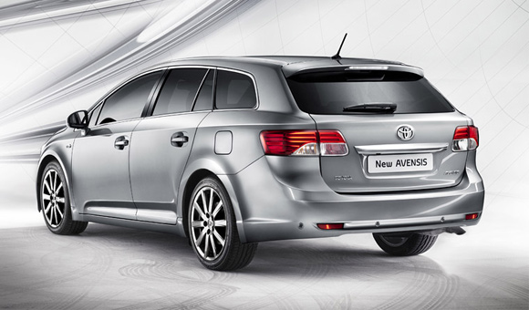 Toyota Avensis: Modifikovan dizajn i unapređen motor 2.0 D-4D