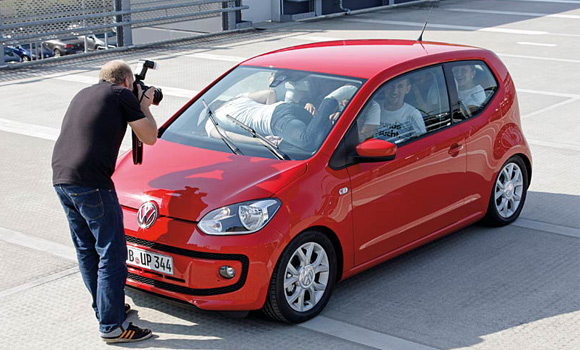 VW Up! - Kako smestiti 16 ljudi u mali gradski automobil?