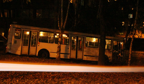 Beograd: Autobus sleteo u park, poginulo dvoje mladih