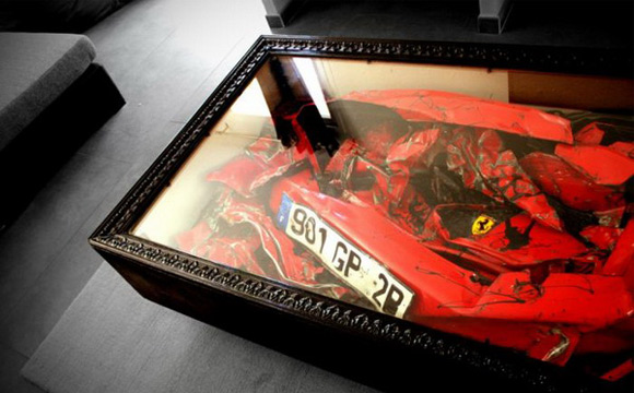 Šta uraditi sa uništenim Ferrarijem? Napravite sto