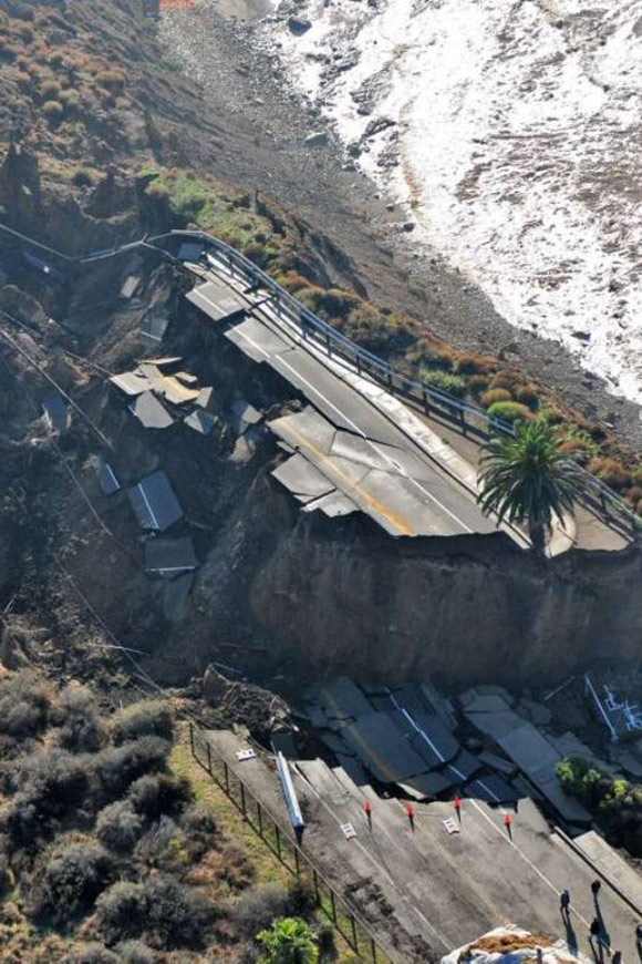 Neverovatno: Autoput se srušio u okean