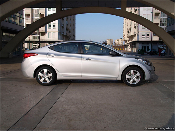 Testirali smo: Hyundai Elantra 1.6 MPI