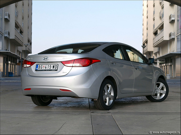 Testirali smo: Hyundai Elantra 1.6 MPI