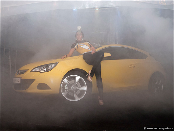 Opel Astra GTC stigla u Srbiju + FOTO