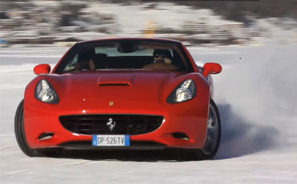 Video: Ferrari California na snegu