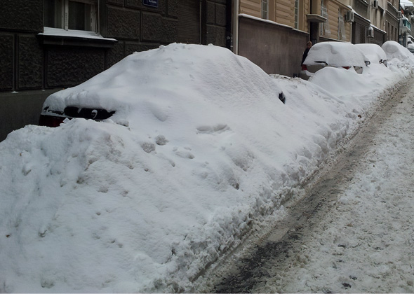 Automobili pod snegom u Beogradu - Foto izveštaj