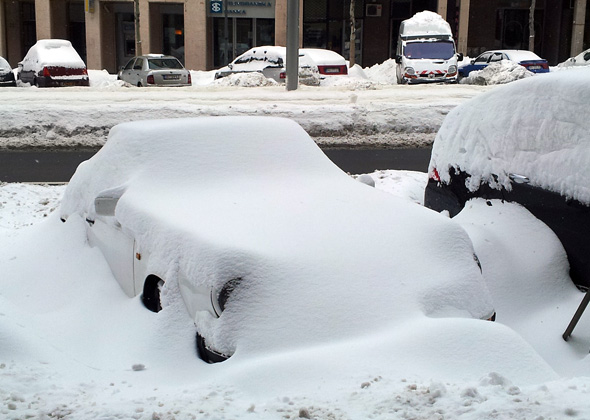 Automobili pod snegom u Beogradu - Foto izveštaj