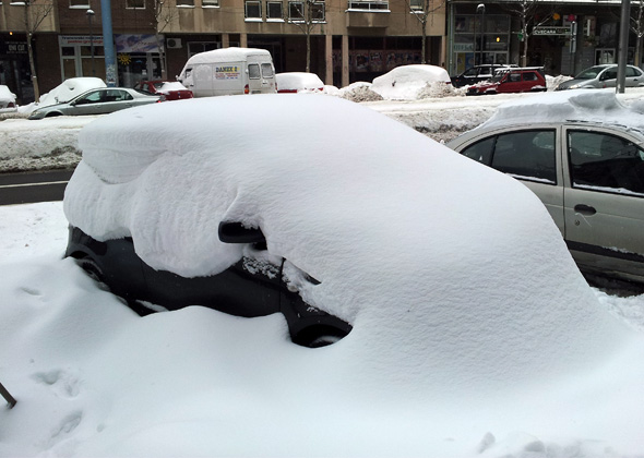 Automobili pod snegom u Beogradu - Foto izveštaj