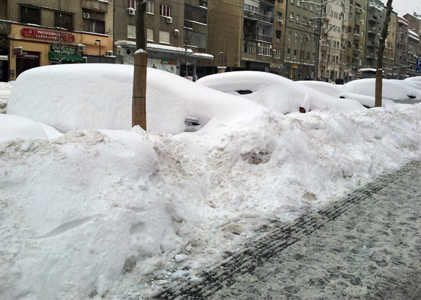 Automobili pod snegom u Beogradu - Foto izveštaj