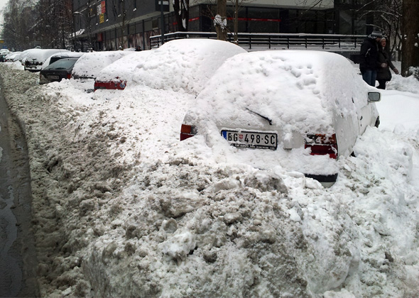 Automobili pod snegom u Beogradu - Foto izveštaj