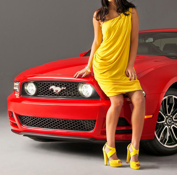 Ford Mustang i tajanstvena lepotica + FOTO