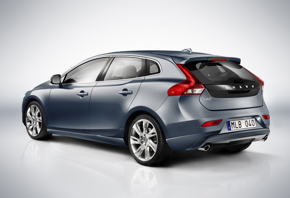 Volvo V40: Svetski novitet - vazdušni jastuk za pešake