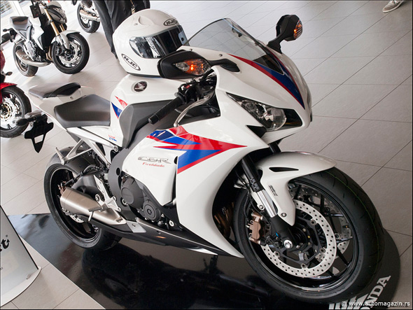 Novi Honda CBR 1000RR uručen Željku Staničiću