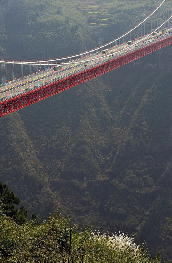 Kinezi u saobraćaj pustili najviši viseći most na svetu