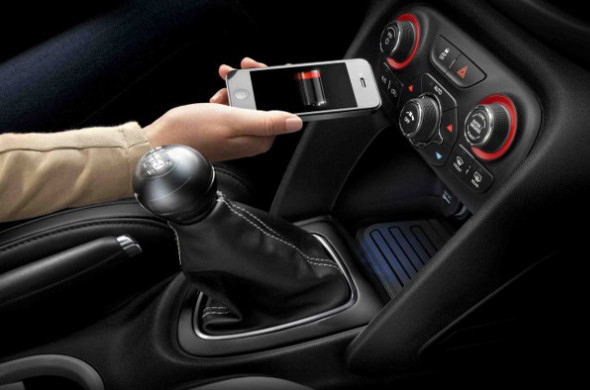 Dodge Dart vam obezbeđuje bežično punjenje telefona