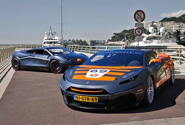 Savage Rivale GTR pozira u Monaku