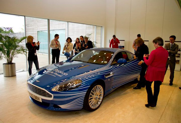Aston Martin DB9 1M - Čestitka za milion fanova na Facebooku