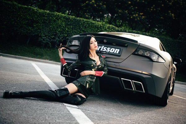 Carlsson C25 i atraktivna Kineskinja