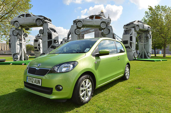 Automobilski Stonehenge kao reklama za Škodu Citigo