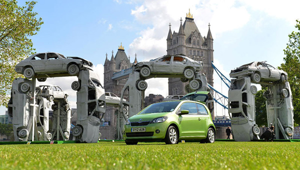 Automobilski Stonehenge kao reklama za Škodu Citigo