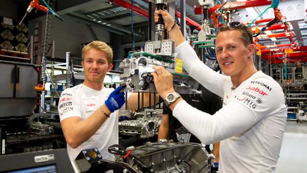 Schumacher i Rosberg sklopili AMG motor + FOTO