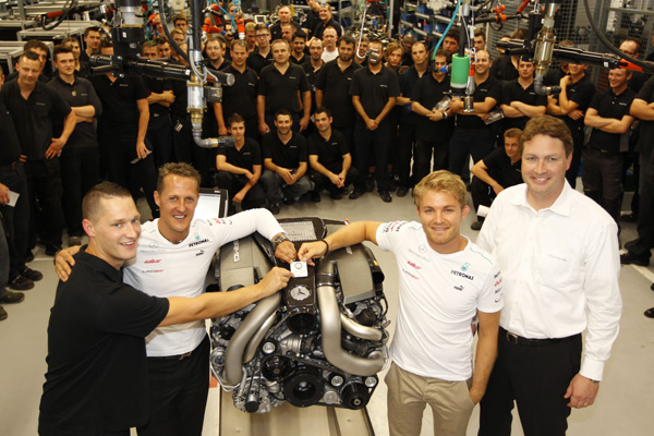 Schumacher i Rosberg sklopili AMG motor + FOTO