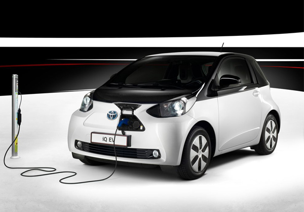 Sajam automobila u Parizu: Toyota iQ EV