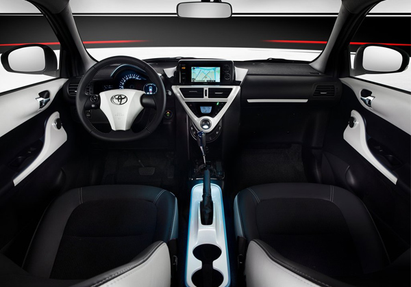 Sajam automobila u Parizu: Toyota iQ EV