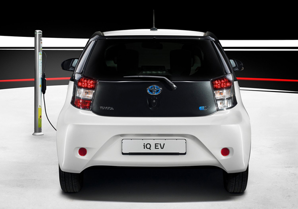 Sajam automobila u Parizu: Toyota iQ EV