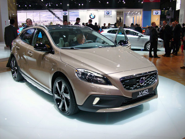 Sajam automobila u Parizu: Volvo V40 Cross Country