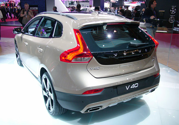 Sajam automobila u Parizu: Volvo V40 Cross Country