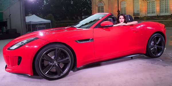 Jaguar F-Type predstavila Lana Del Rey