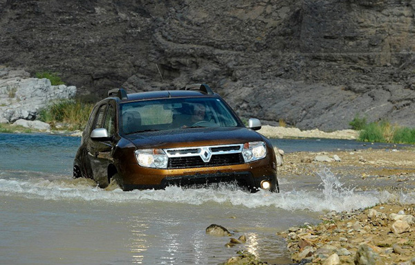 FOTO: Mark Webber za volanom Dacije Duster