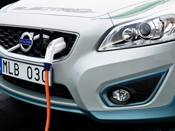 Volvo skratio vreme punjenja električnih vozila na samo sat i po