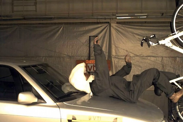 Kako funkcioniše vratni airbag za bicikliste (foto + video)
