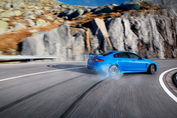 Jaguar XFR-S je tu!