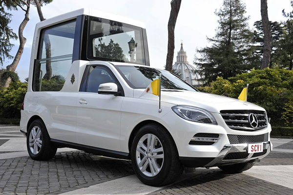 Mercedes-Benz predao papi novi papamobil
