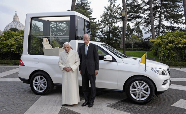 Mercedes-Benz predao papi novi papamobil