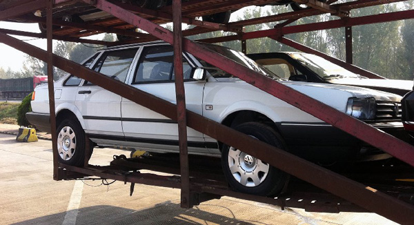 To može samo u Kini: 26 Volkswagena na jednom kamionu