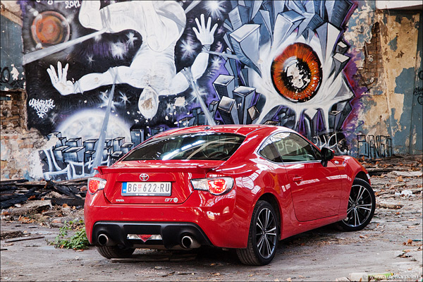 Test: Toyota GT86 - Koga je briga za konjske snage!