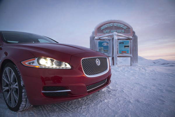 Jaguar XJ 3.0 AWD u najhladnijem mestu Kanade (foto+video)