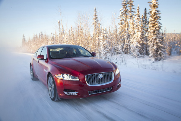 Jaguar XJ 3.0 AWD u najhladnijem mestu Kanade (foto+video)