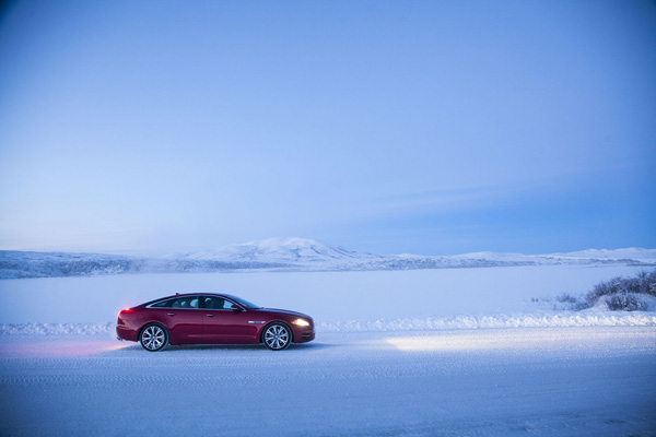 Jaguar XJ 3.0 AWD u najhladnijem mestu Kanade (foto+video)