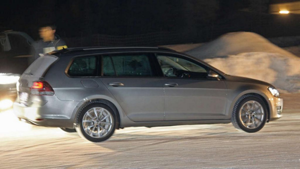 Novi VW Golf karavan na prvoj fotografiji