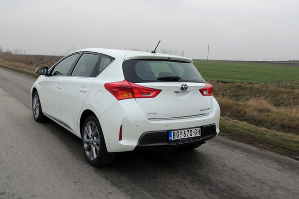 Toyota Auris 2013 - U Srbiji  već od 14.200 evra
