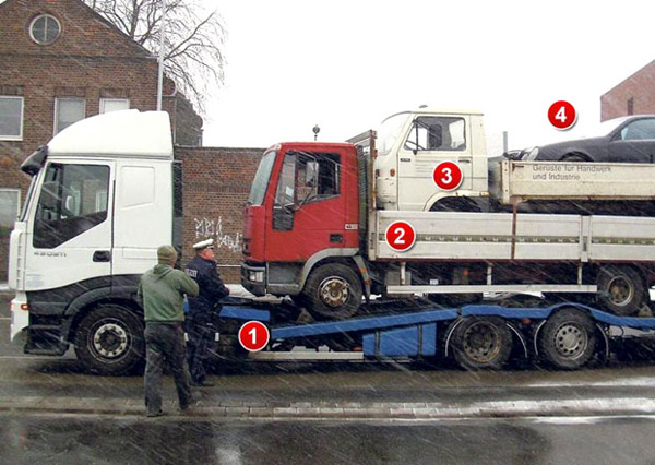 Poljak na prikolicu stavio dva kamiona i jedan putnički auto